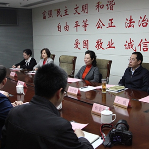 闫傲霜与中共朝阳区委统战部部长黄晓伟一行座谈