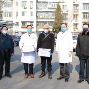 高炬向医院抗疫一线医护人员捐赠食品