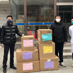致公党北京市委科技工作委员会向北京大学人民医院捐赠口罩和医用物资