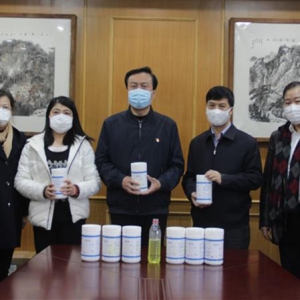 致公党昌平区工委向城南街道办事处捐赠二氧化氯消毒片