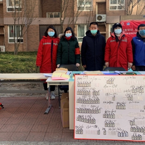 致公党东城区委党员响应号召深入社区站岗排查