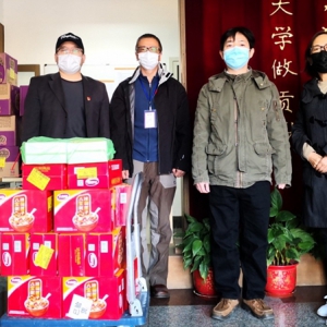 致公党海淀区委为清华园街道捐赠物资