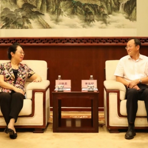 闫傲霜带队赴对外经济贸易大学走访调研