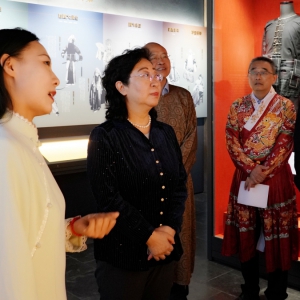 闫傲霜出席致公党西城区委举办&ldquo;芬芳玫瑰 馥郁书香&rdquo;&mdash;&mdash;&ldquo;京致阅读&rdquo;活动