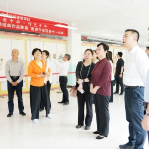 闫傲霜带队赴平谷区开展助力农业中关村建设暨基层组织建设调研