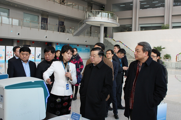 谢朝华陪同曹鸿鸣就基因检测与肿瘤防治问题在京调研