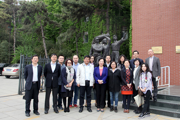 闫傲霜到中央新影集团调研