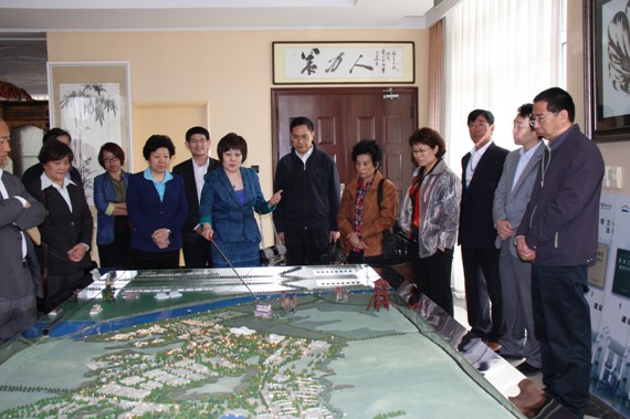 市委开展学习实践主题活动<br> 组织市委委员考察侨资助力首都新农村建设示范点