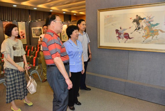 市委主委李昭玲出席金大钧绘画作品展开幕式