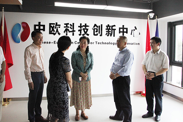 2018年8月2日，闫傲霜带队赴石景山区开展调研-走访中欧科技创新中心-1.jpg