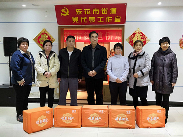 2019年3月6日，致公党东城区委向困难母亲赠送“母亲邮包”.jpg
