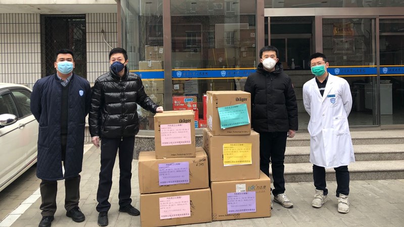 20200225致公党北京市委科技工作委员会向北京大学人民医院捐赠口罩和医用物资1_副本.jpg