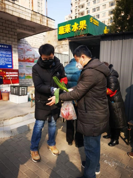 20200226西城区委第十三支部党员李闻参与社区防疫一线工作_副本.jpg