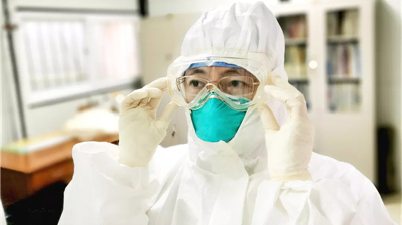 20200229向疫而行 义不容辞——记广安门医院感染疾病科副主任陈兰羽3_副本.jpg