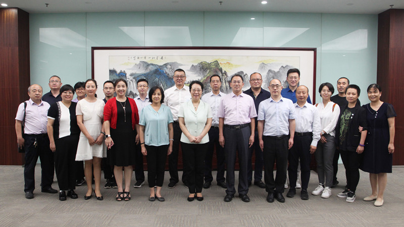 20210830走基层 学讲话 聚共识——闫傲霜出席致公党怀柔区支部学习习近平同志在庆祝中国共产党成立100周年大会上重要讲话精神座谈会_副本.jpg