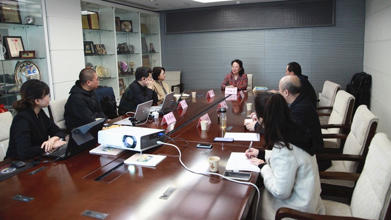 20210407闫傲霜主持召开张家湾设计小镇创新发展调研座谈会_副本.jpg