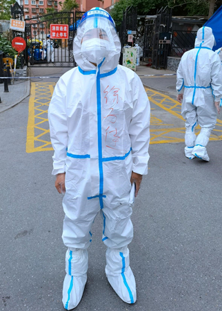 徐子佳参与封控区疫情防控工作_副本.jpg