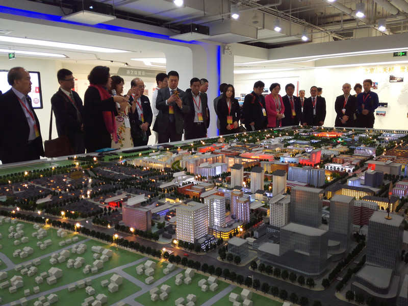 01-2017年9月 市委组织海外侨团参观天桥艺术中心_副本.jpg