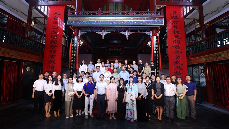 20220726闫傲霜出席致公党西城区委“以文化人 以艺通心”——“京致阅读”活动2_800.jpg