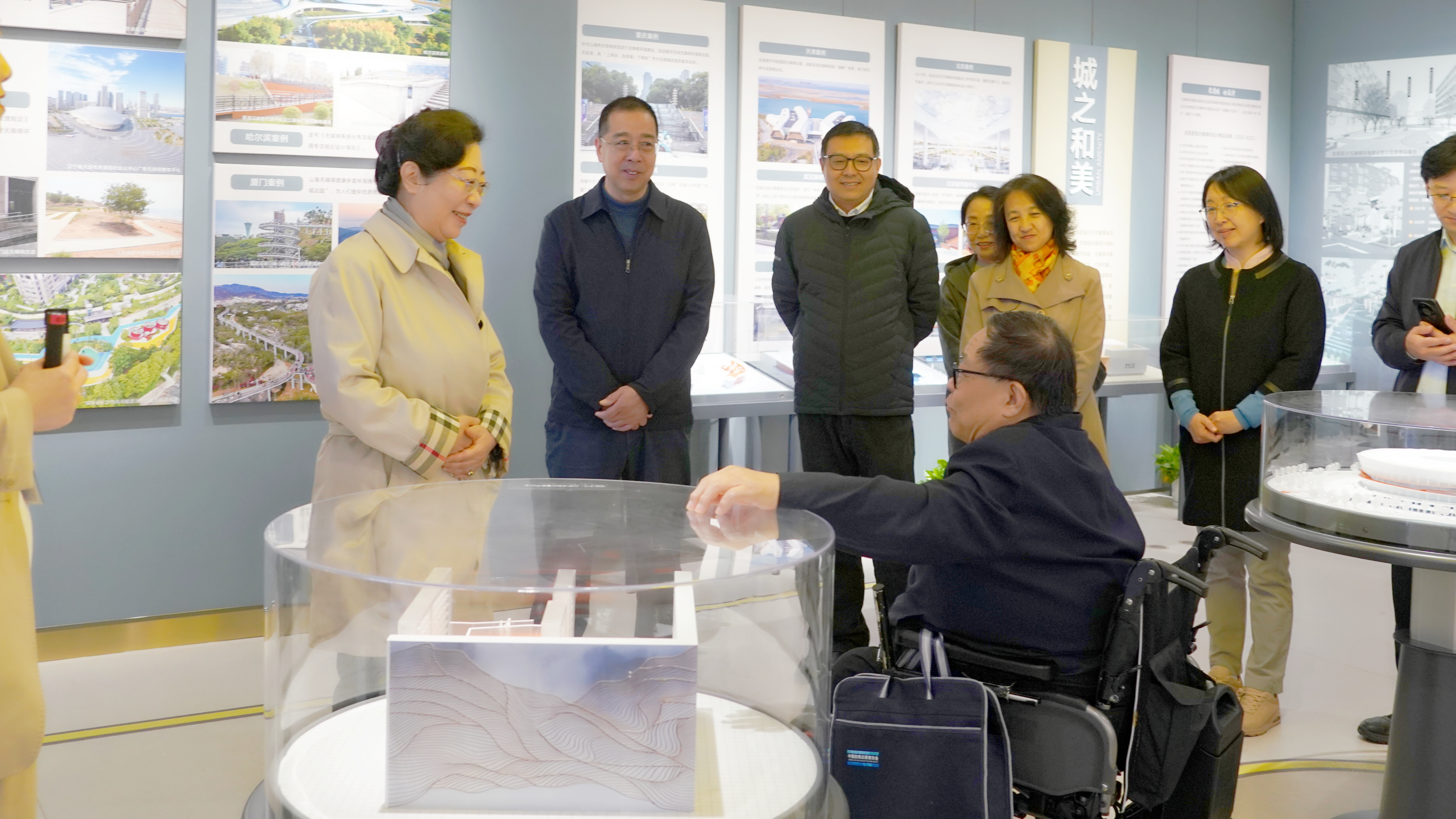 20241111闫傲霜率队赴北京规划展览馆参观调研“国家无障碍环境展示馆”-合影-北规弘都院 董生利.jpg