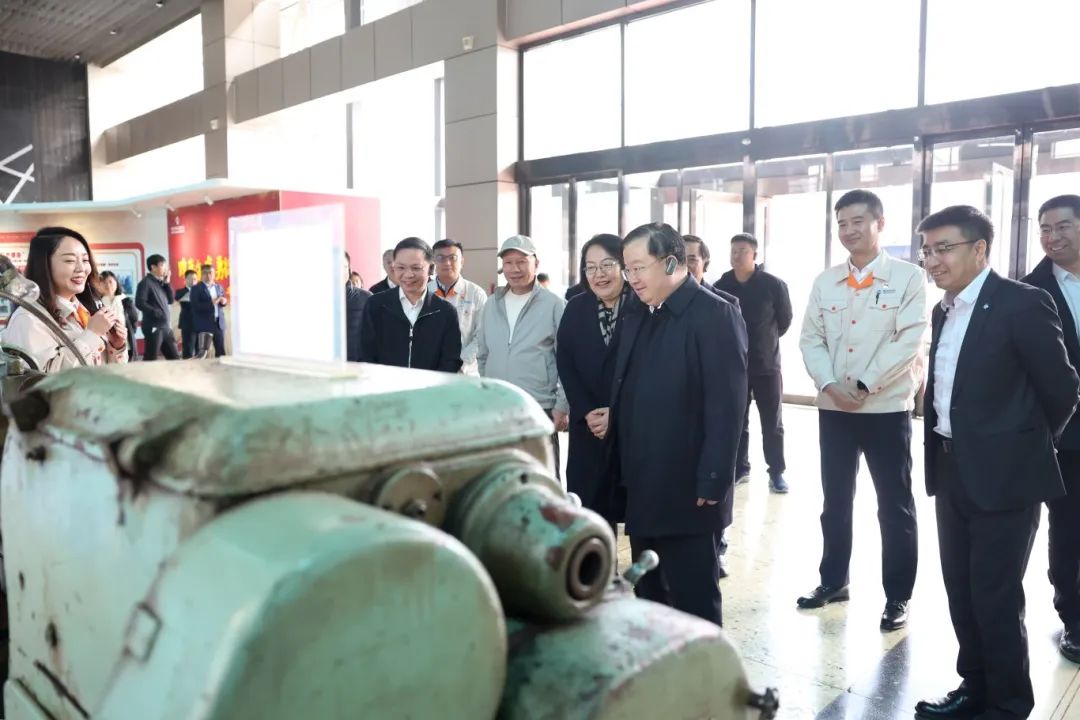 20250329致公党中央科技委员会开展“提升工业母机自主创新能力，构筑国家制造业核心竞争力”调研  闫傲霜参加1.jpg