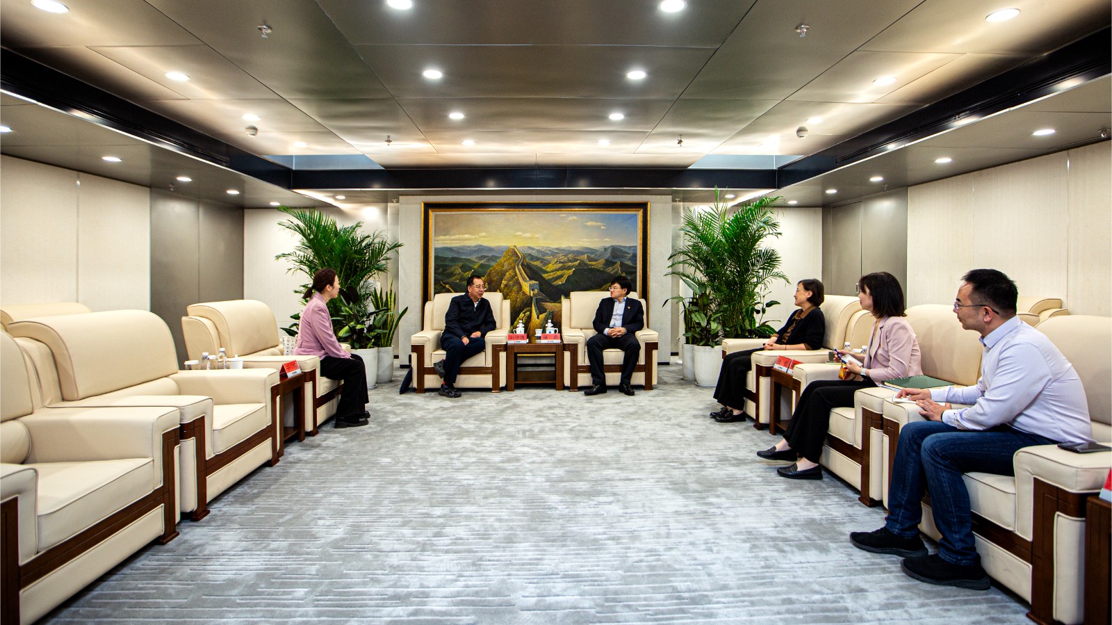 首创集团党委副书记、总经理秘勇会见致公党北京市委专职副主委、一级巡视员刘学增.jpg