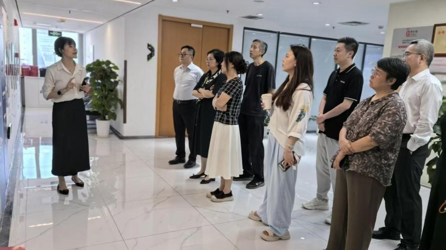 20260804致公党北京市科技委开展先进制造业与现代服务业深度融合发展专题调研4_1200.jpg
